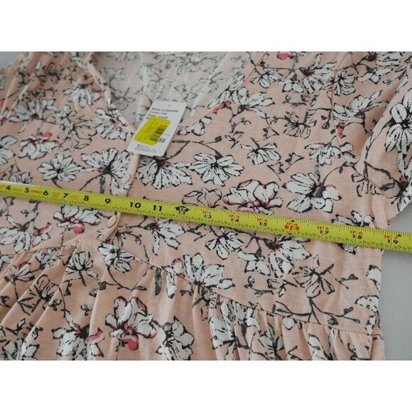 Suzanne Betro Women's Pink & White Floral V-neck Button-front Empire Waist Tunic - Picture 3 of 9